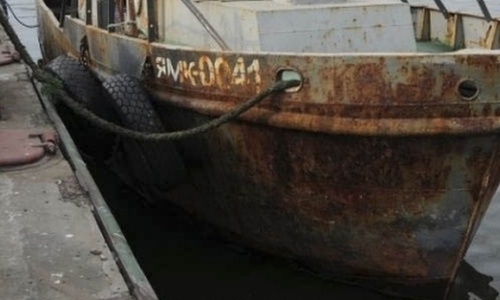 Моряков судна «ЯМК» отпустили. Уехать из Крыма они не могут