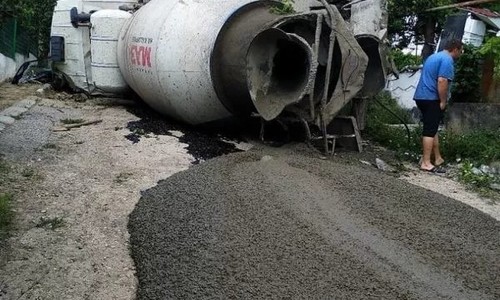 Случайный ремонт: в Симферополе забетонировали улицу