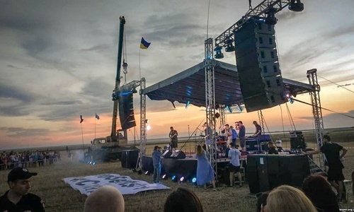 Крымчане не слышали концерта «Бумбокс» у границы