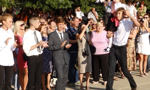 В Ялте в День знаний городские чиновники поделили школы между собой