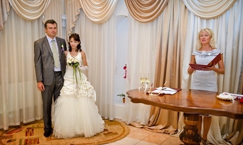 Крымчан поженят в Украине за день
