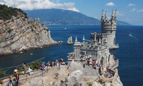 Только в мае Крым посетили 180 тысяч туристов