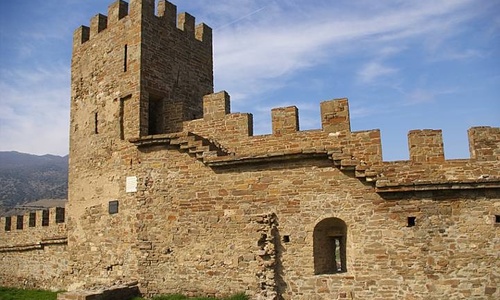 Генуэзская крепость разрушается из-за халатности властей, – руководство музея