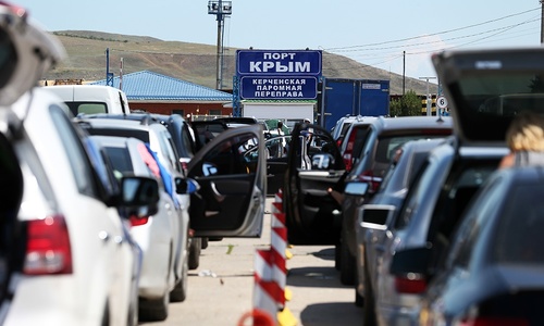 На Керченской переправе ждут миллионный автомобиль