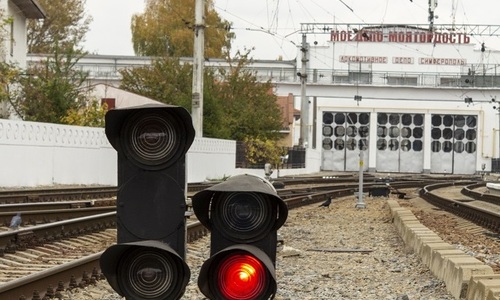 Торопился на поезд: в Крыму парню отрезало ногу вагоном