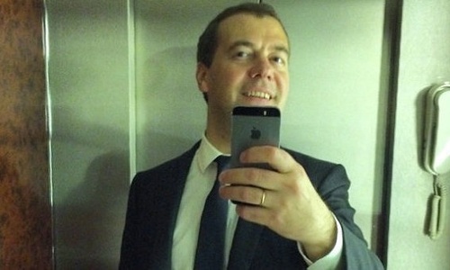 Новое «селфи» от Медведева разорвало соцсети