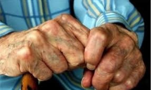 Трое крымчан обчистили пенсионера