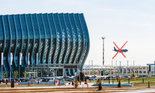 Аэропорт Симферополя держится, не переводя сотрудников на 2/3 оплаты
