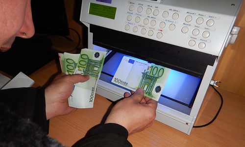 В Крым «по-тихому» пытались ввезти валюту