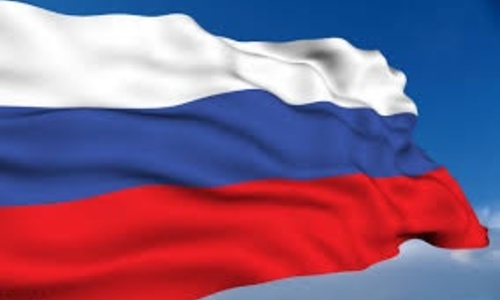Под Севастополем растянули гигантский российский флаг