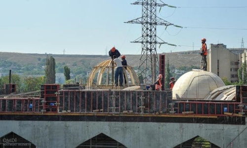 На Соборной мечети Крыма начали заливать купола
