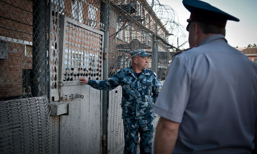 В Крыму зек продлил себе срок, подравшись с охранником