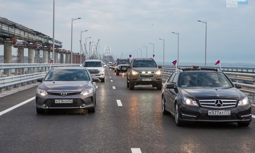 За три дня по Крымскому мосту проехали 70 тысяч авто