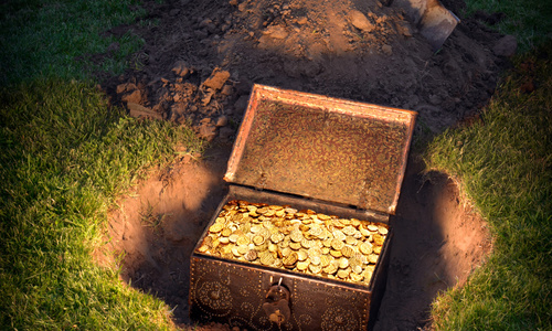 Севастополец украл 2 миллиона и спрятал их на кладбище