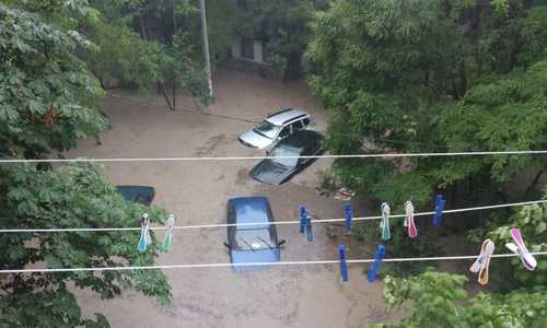 Сильный ливень затопил Севастополь