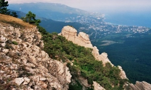 Прогулка по крымским горам обернулась для туристки травмой