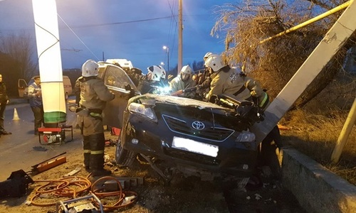Евпаторийца вырезали из покореженной Toyota Camry