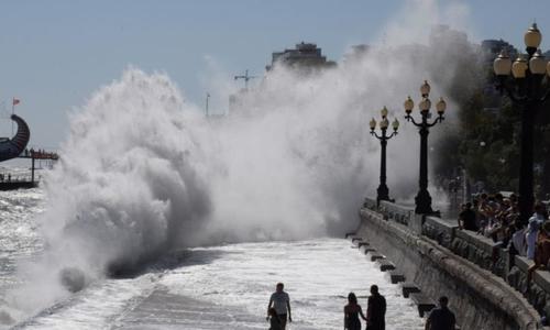 Грядущий шторм снова разрушит крымские набережные?