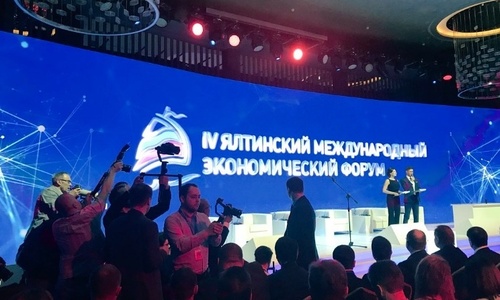 Аксенов и Белавенцев открыли Ялтинский форум