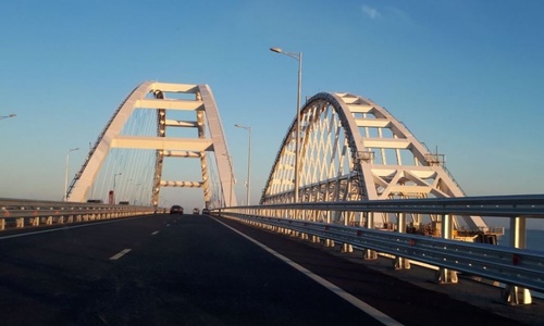 В соцсетях смеются над Крымским мостом от глупости