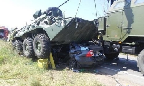 В Крыму Ford Focus протаранил военную колонну. Двое погибших