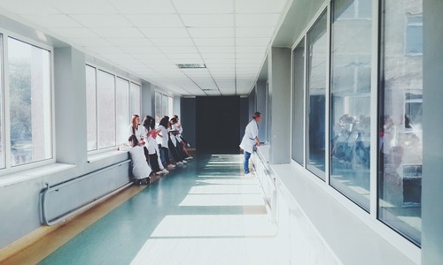 Три больницы Севастополя ответят за смерть ребенка