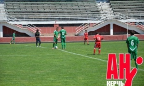 На стадионах Бахчисарая и Керчи запретили футбол