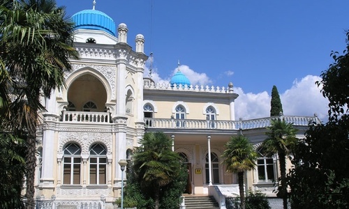 В Ялте разрушается 100-летний дворец Бухарского