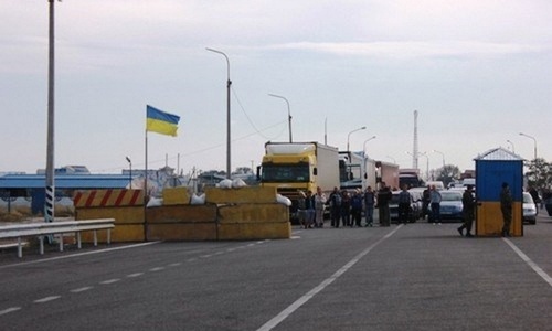 Украинские товары пробираются в Крым вплавь