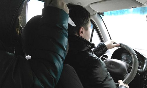 В Симферополе пассажир порезал таксиста