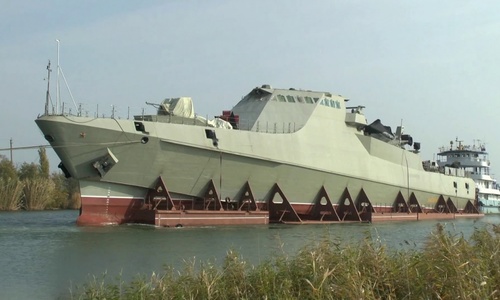 В Черном море испытывают новый военный корабль