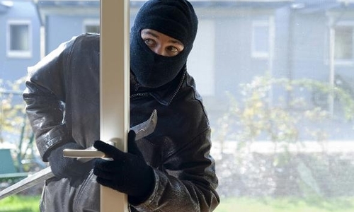 Горе-грабители попались во время кражи сейфа в Керчи