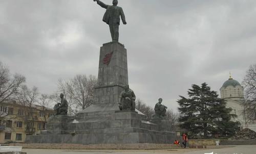 Подрядчик, «проваливший» реконструкцию сквера, сбежал из Севастополя