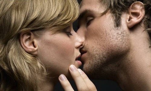 Британские ученые выяснили, почему люди целуются с закрытыми глазами