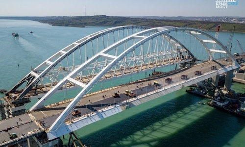 Со строящегося моста в Крым упал рабочий