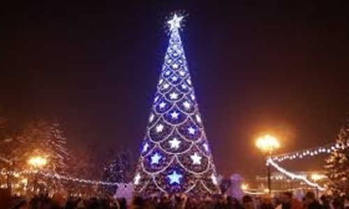 В Симферополь везут столетнюю ель с вотчитны Деда Мороза