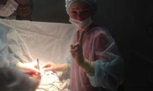 В Крыму гинеколог превратила операцию в фотосессию