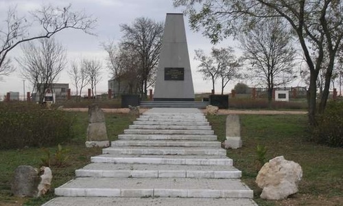Севастополь к визиту французов готовит кладбище