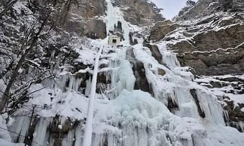 В Крыму замерз самый высокий водопад