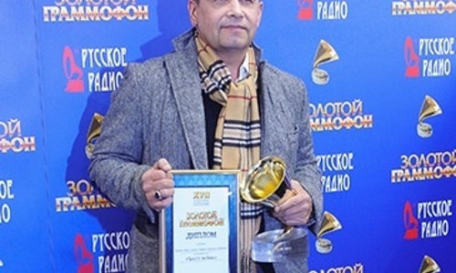Расторгуев получил «Золотой граммофон» из рук Аксенова