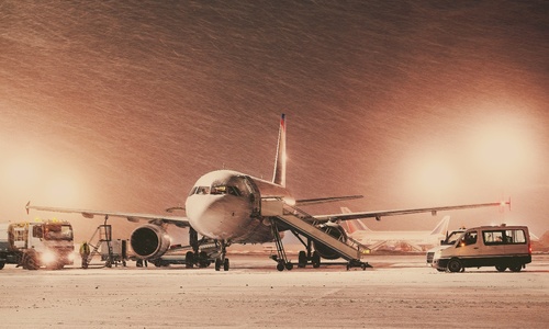 Аэропорт Симферополя к снегу подготовился лучше, чем к туристам