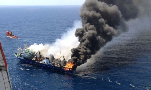 При пожаре судов погибли 10 человек
