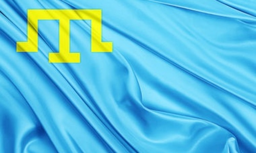 В Москве растянули крымскотатарский флаг