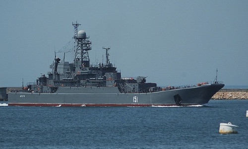 Корабль ЧФ России пройдет под аркой моста в Крым