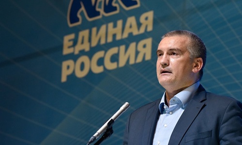 В Москве отвергли идею Аксенова о местных кадрах