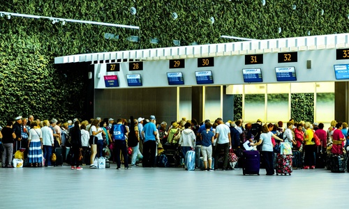 Через аэропорт Симферополя проходит по 35 000 человек в сутки