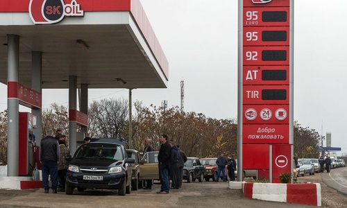 Бензин в Крыму дорожает после переправы