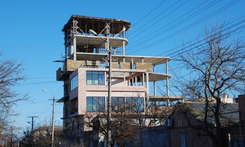 В Крыму нашли и показали 500 незаконных строек