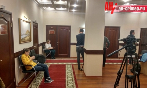 Скандальный крымский учебник решили обсудить за закрытой дверью
