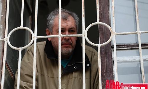 Крымского фотографа едва не побили из-за банана и Путина